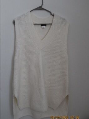 Vince Camuto Cream V-Neck Knit Sweater Vest